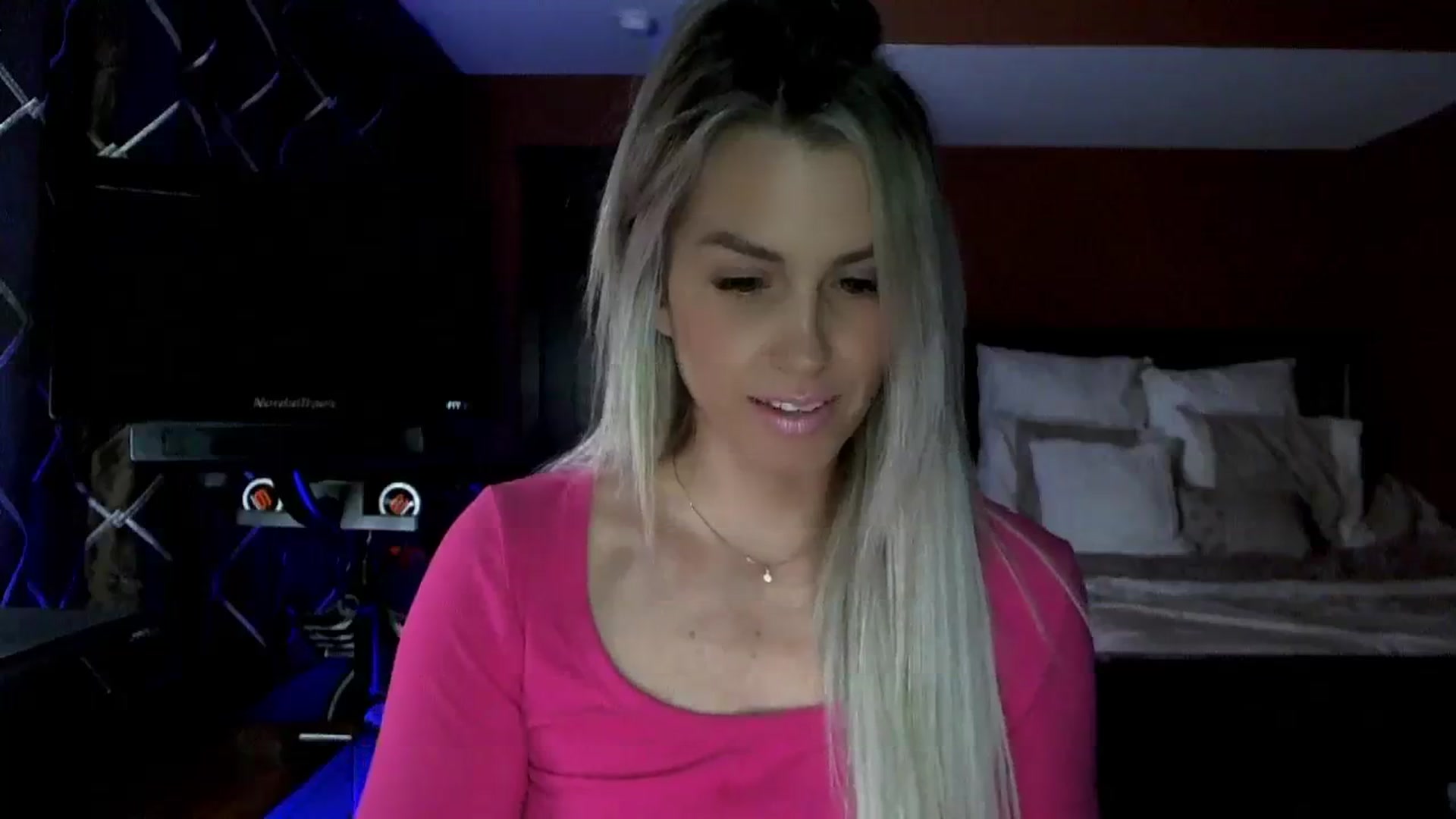 Gallery image thumbnail from Cora9's myfreecams stream on, 02/08/2024, 04:44 image 17 of 20