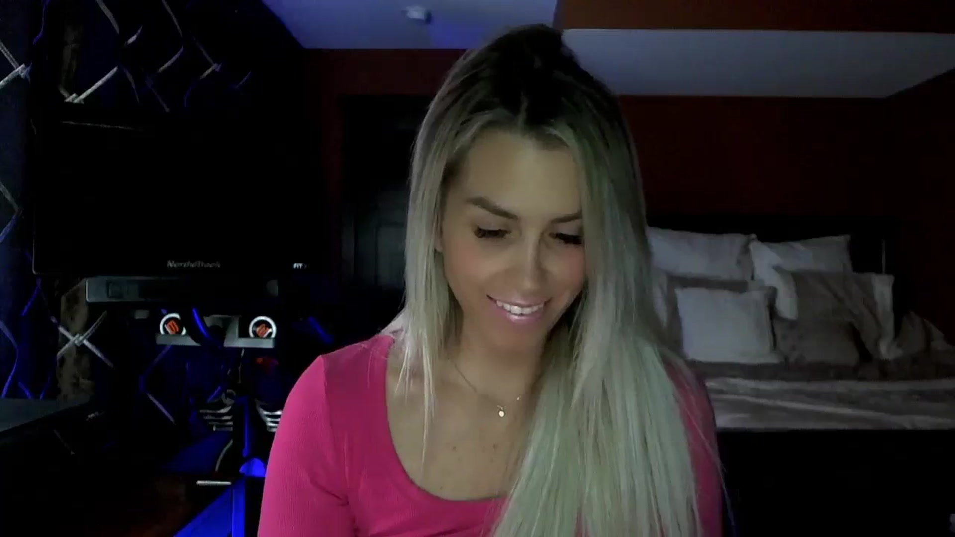Gallery image thumbnail from Cora9's myfreecams stream on, 02/08/2024, 04:44 image 7 of 20