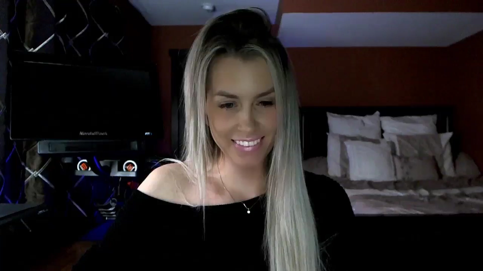 Gallery image thumbnail from Cora9's myfreecams stream on, 02/13/2024, 05:56 image 10 of 20