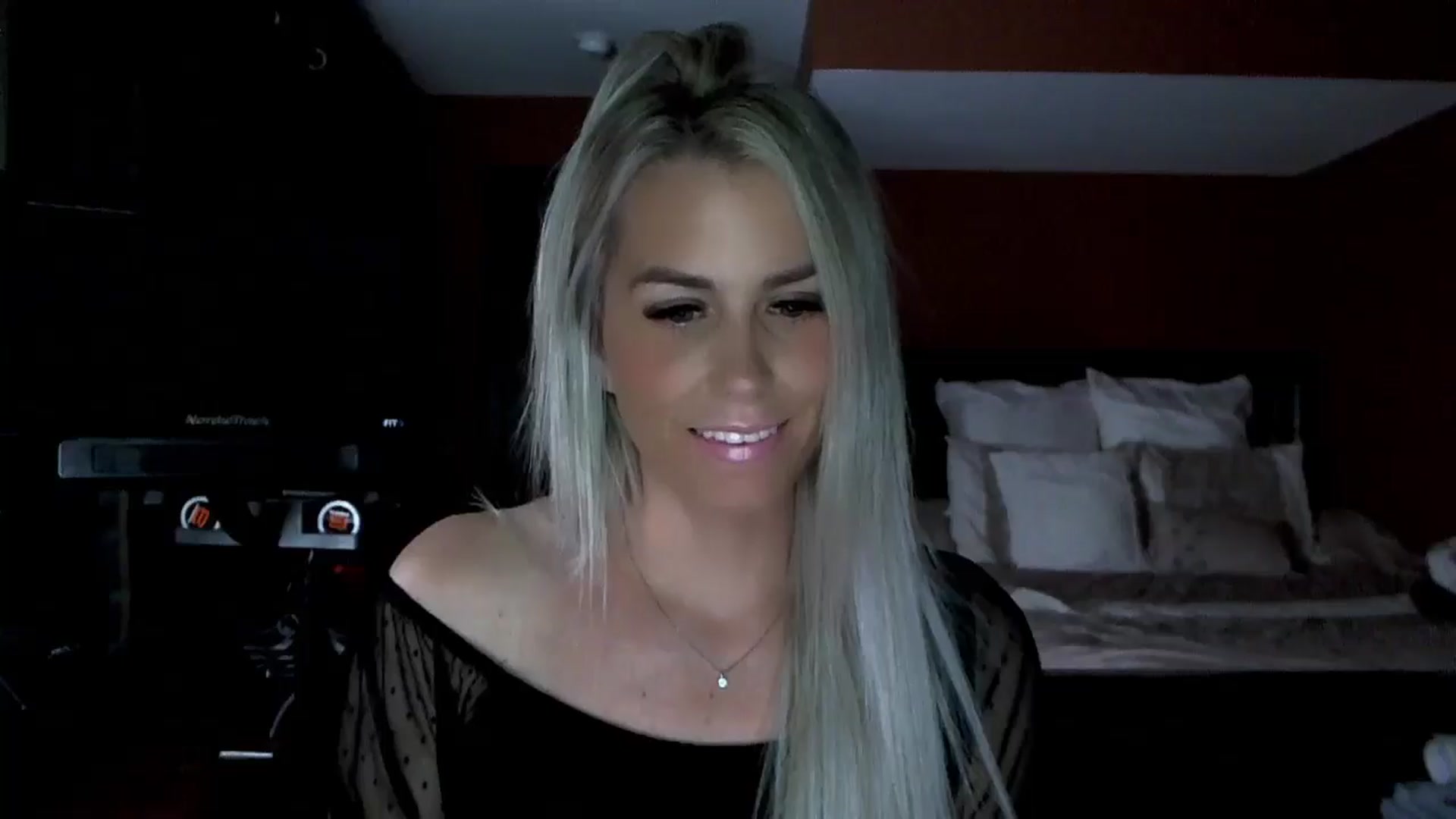 Gallery image thumbnail from Cora9's myfreecams stream on, 05/09/2024, 03:50 image 2 of 20