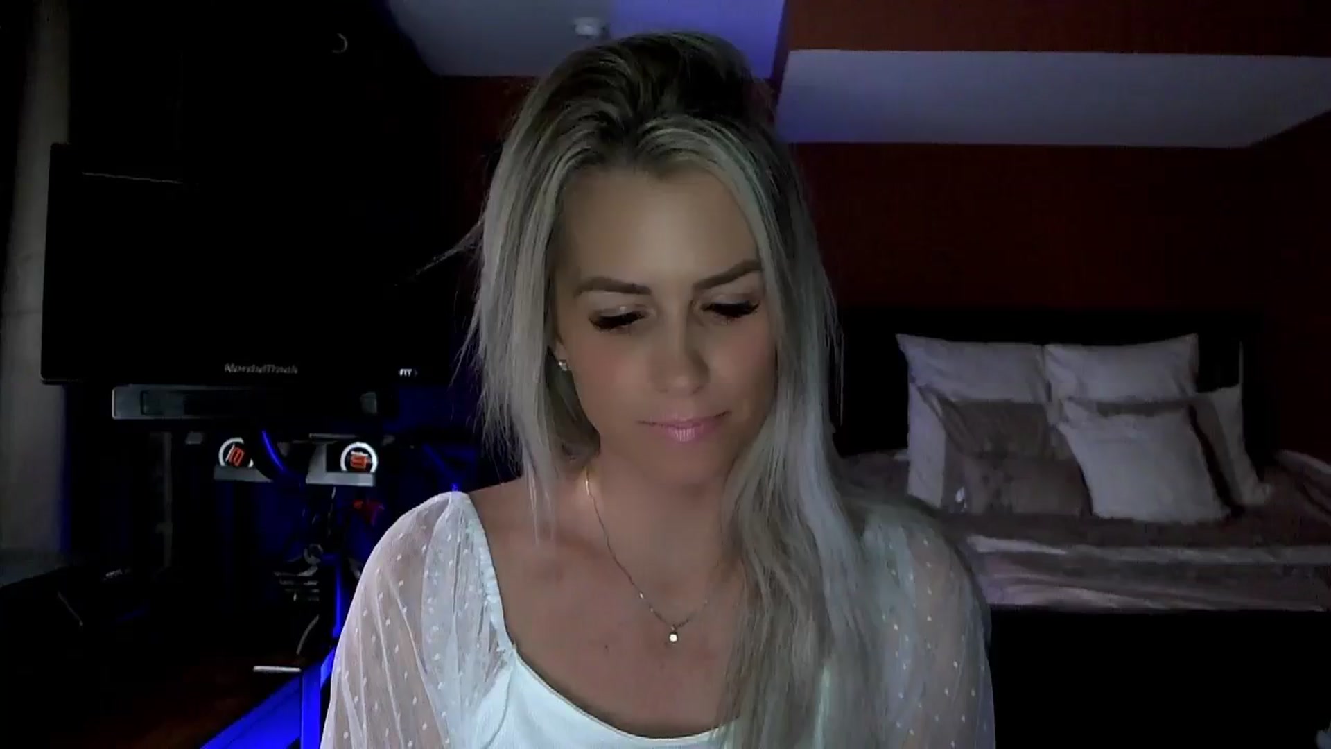 Gallery image thumbnail from Cora9's myfreecams stream on, 05/21/2024, 05:06 image 2 of 20