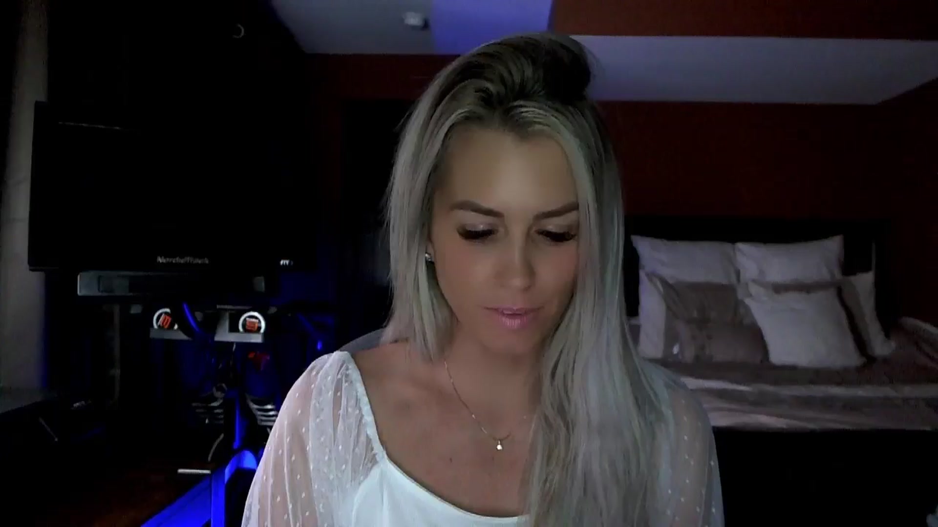 Gallery image thumbnail from Cora9's myfreecams stream on, 05/21/2024, 05:06 image 16 of 20