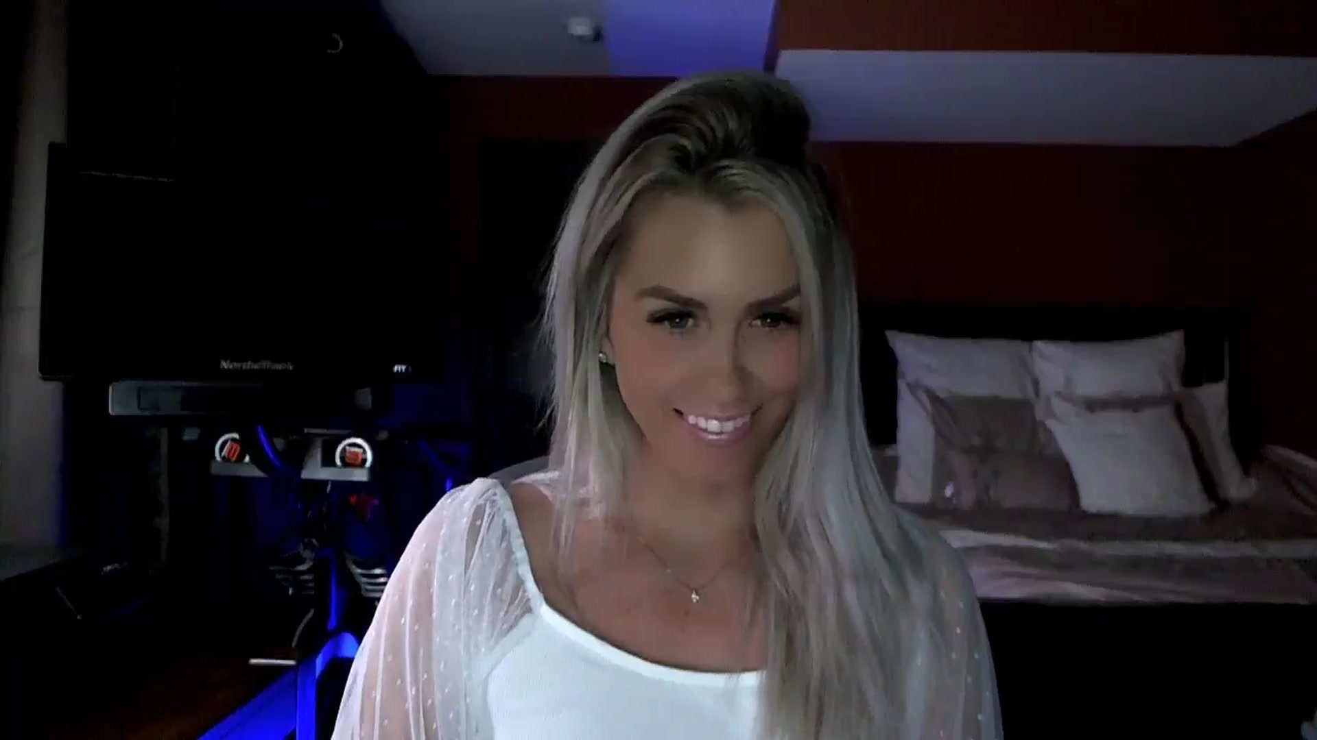 Gallery image thumbnail from Cora9's myfreecams stream on, 05/21/2024, 05:06 image 14 of 20