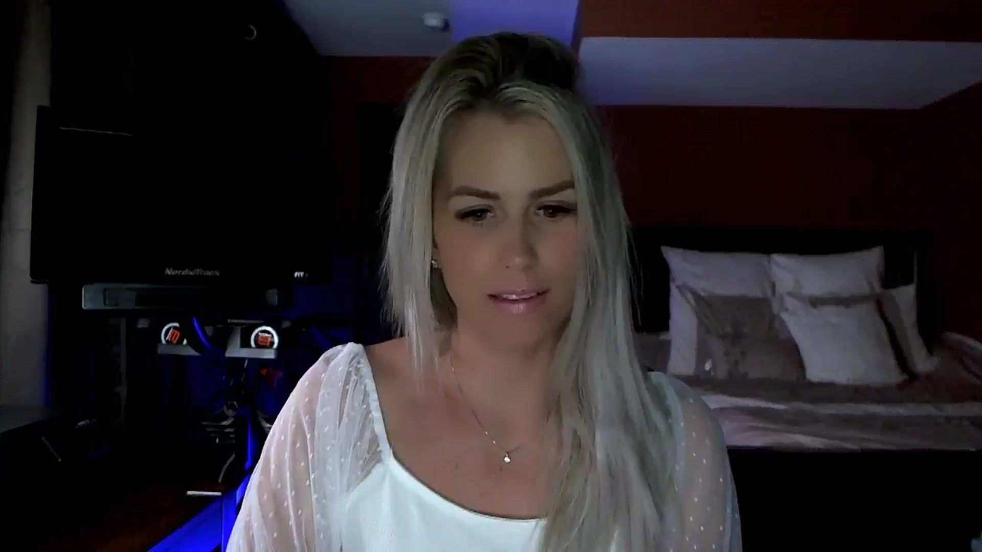 Gallery image thumbnail from Cora9's myfreecams stream on, 05/21/2024, 05:06 image 3 of 20