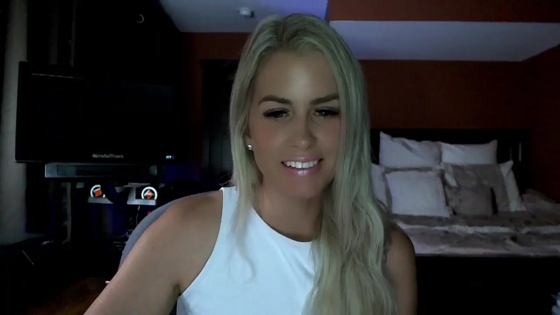 Gallery image thumbnail from Cora9's myfreecams stream on, 06/05/2024, 04:26 image 15 of 20