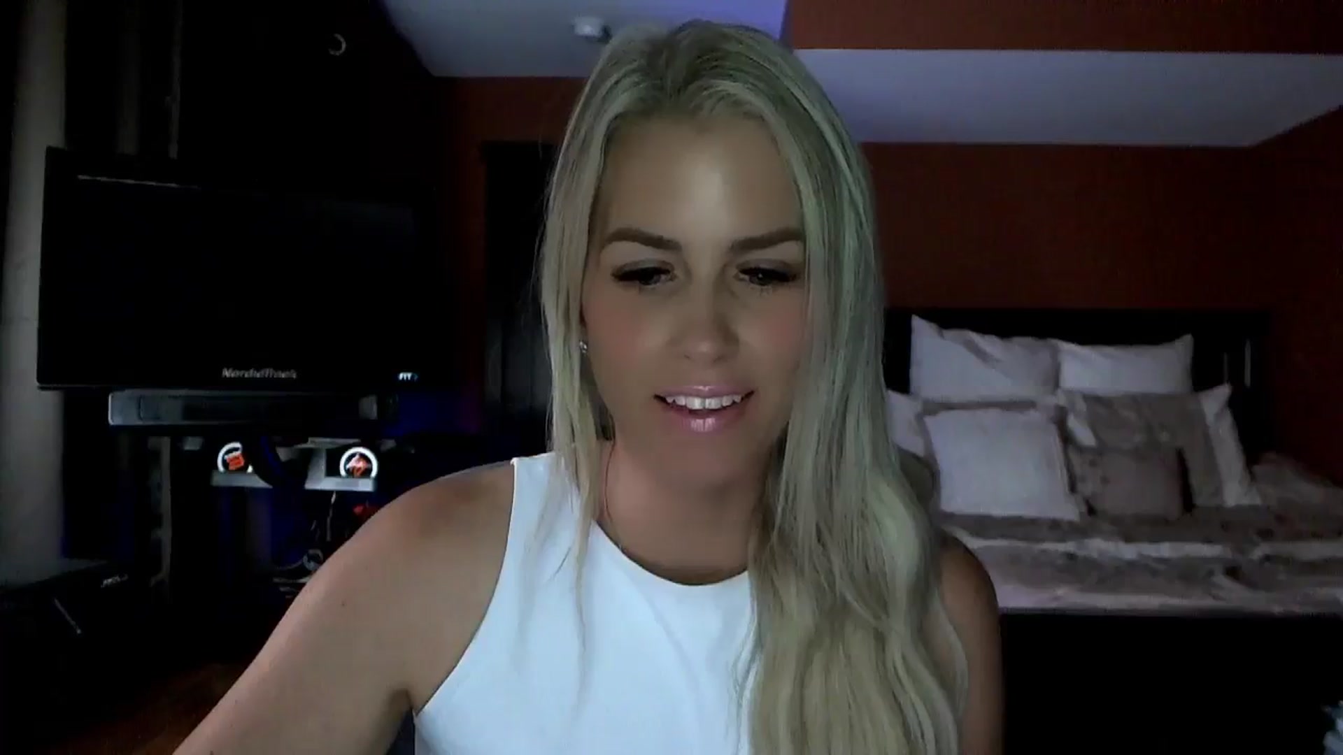 Gallery image thumbnail from Cora9's myfreecams stream on, 06/05/2024, 04:26 image 6 of 20