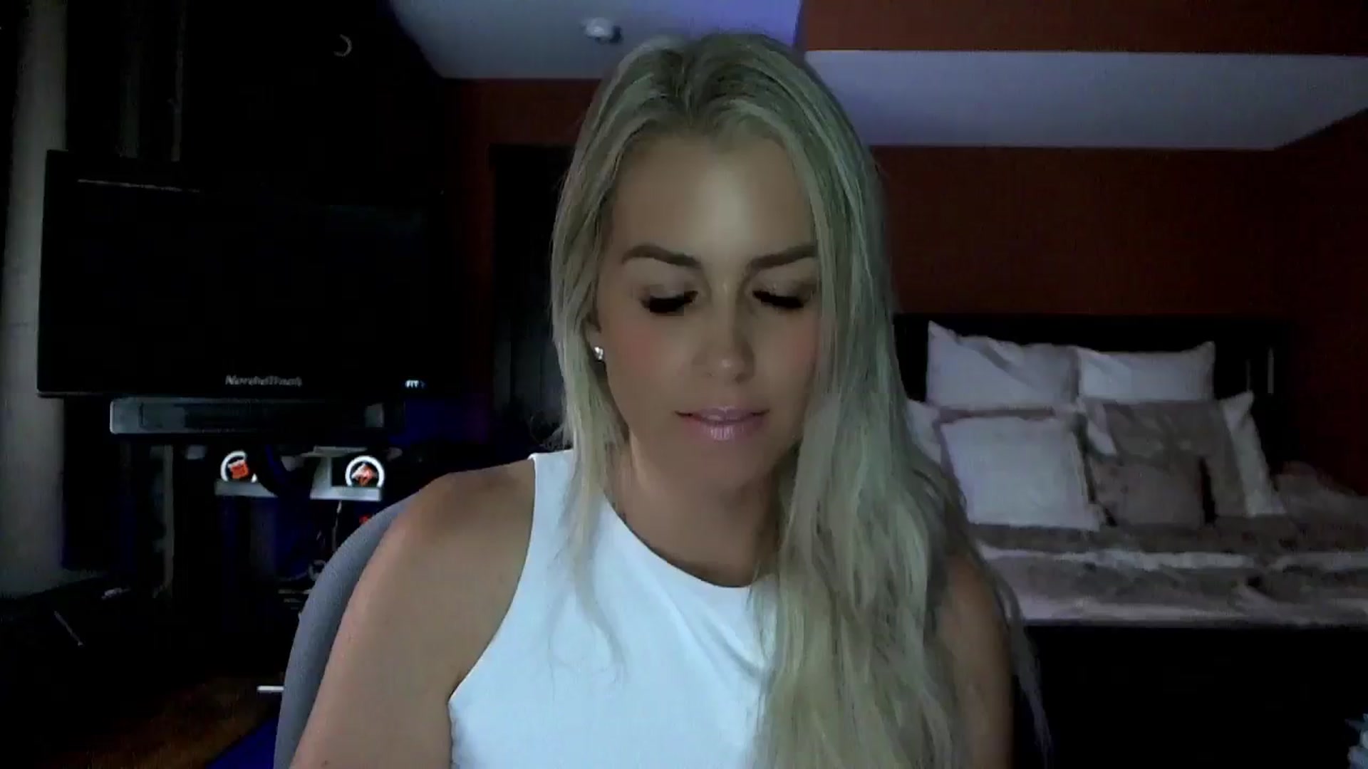 Gallery image thumbnail from Cora9's myfreecams stream on, 06/05/2024, 04:26 image 14 of 20