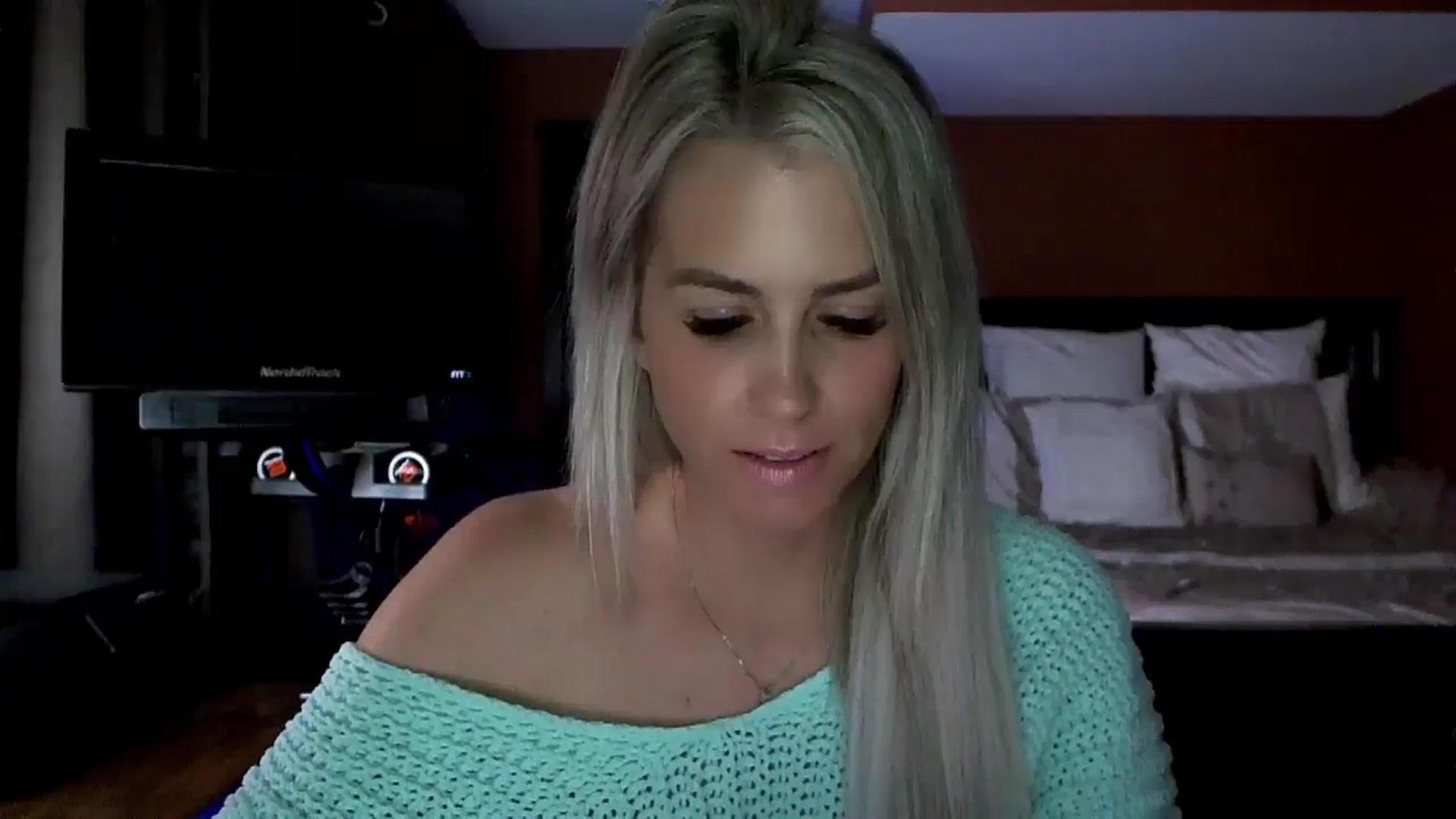 Gallery image thumbnail from Cora9's myfreecams stream on, 06/06/2024, 05:05 image 16 of 20