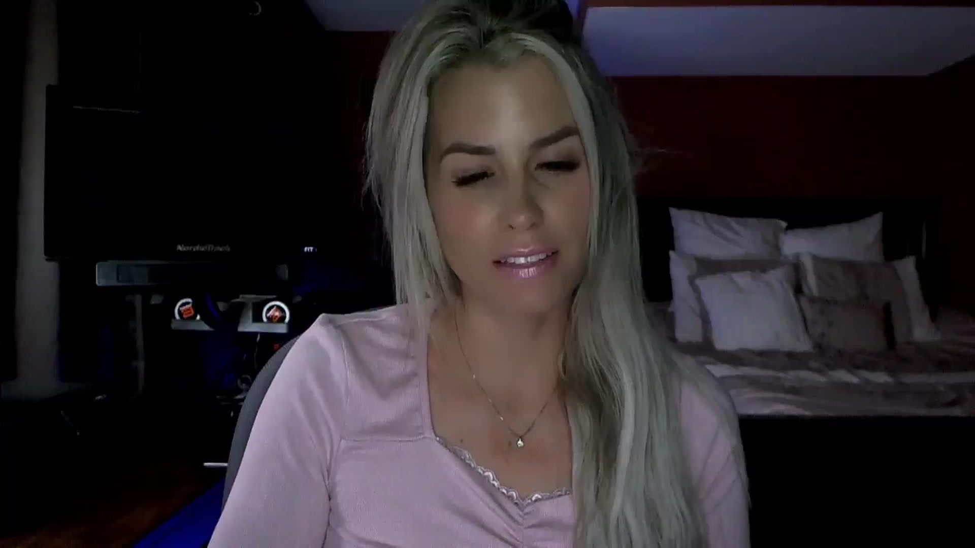 Gallery image thumbnail from Cora9's myfreecams stream on, 06/19/2024, 04:12 image 17 of 20