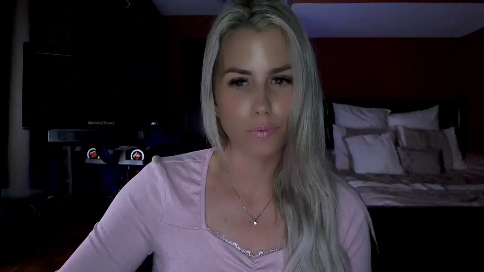 Gallery image thumbnail from Cora9's myfreecams stream on, 06/19/2024, 04:12 image 5 of 20