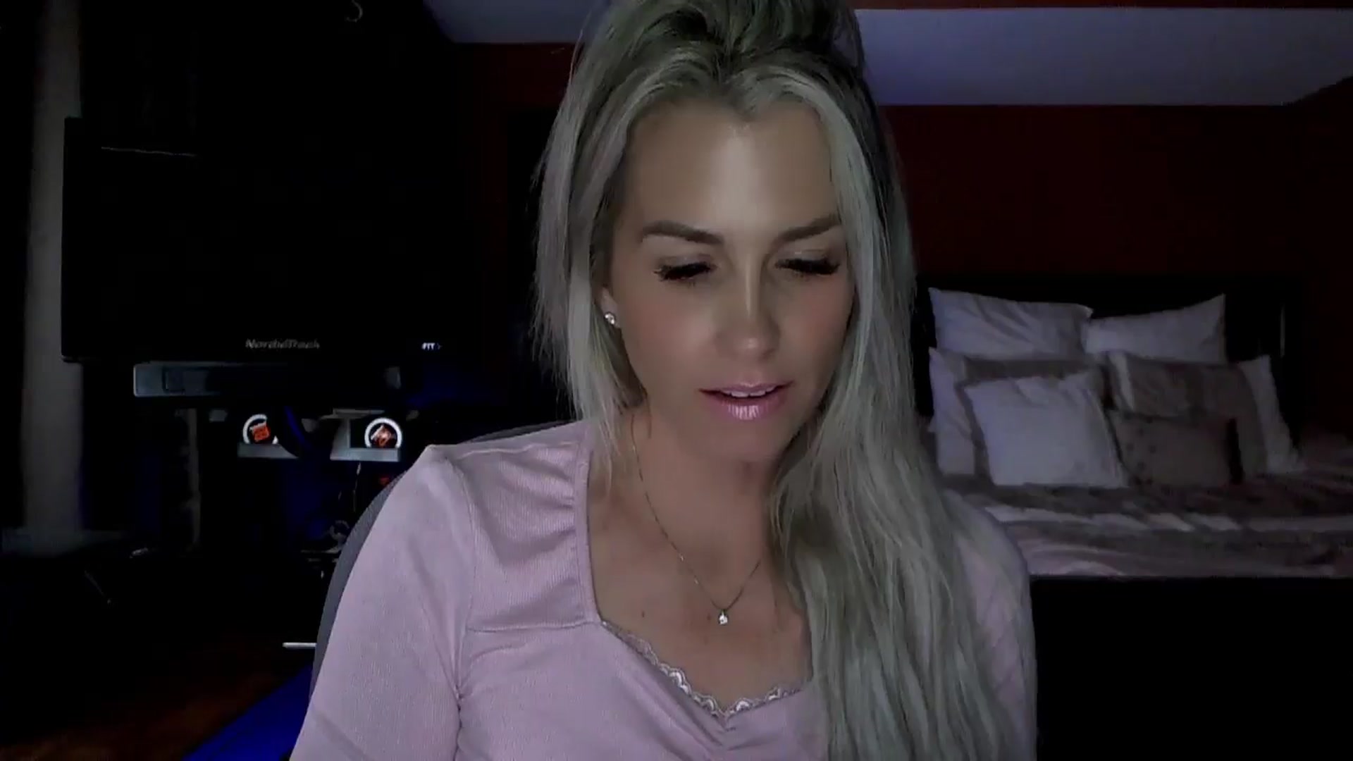 Gallery image thumbnail from Cora9's myfreecams stream on, 06/19/2024, 04:12 image 10 of 20