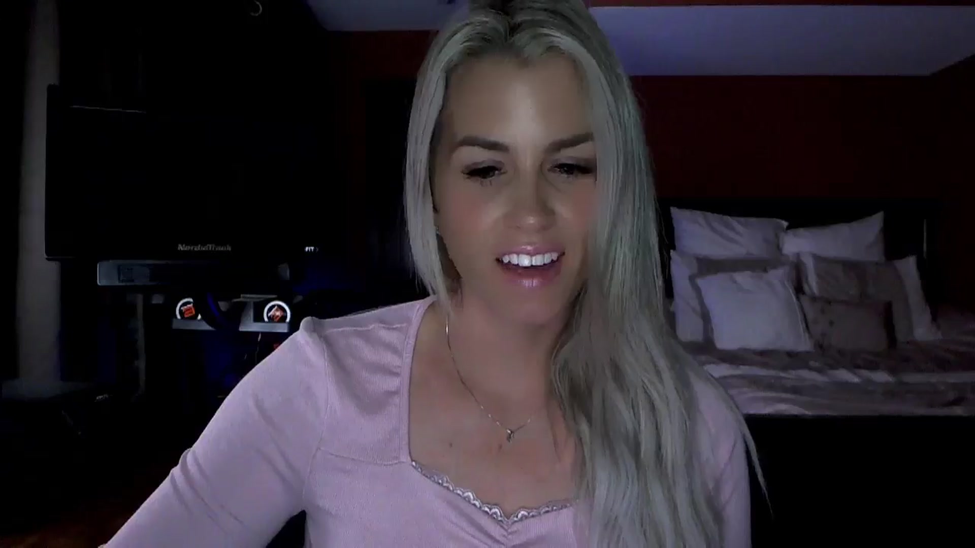 Gallery image thumbnail from Cora9's myfreecams stream on, 06/19/2024, 04:12 image 2 of 20