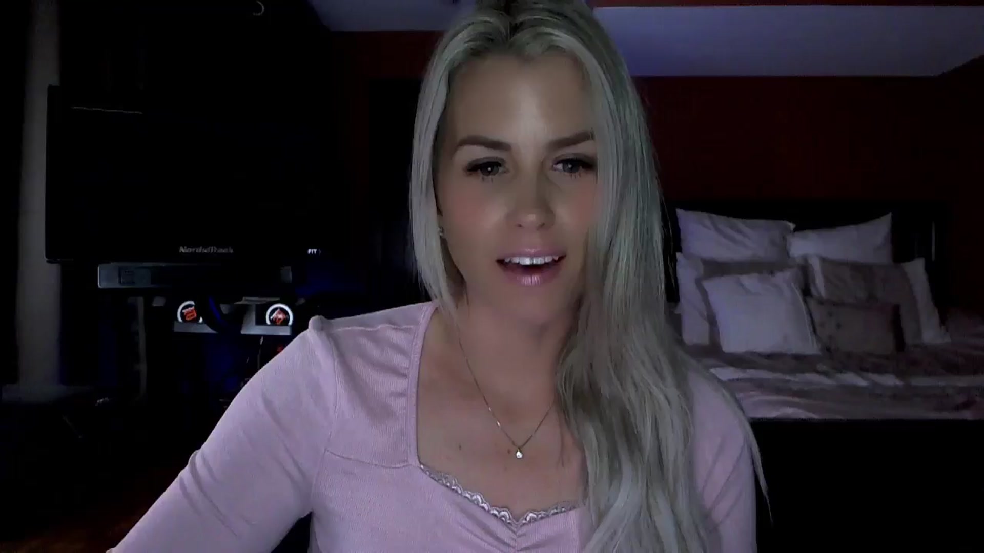 Gallery image thumbnail from Cora9's myfreecams stream on, 06/19/2024, 04:12 image 4 of 20