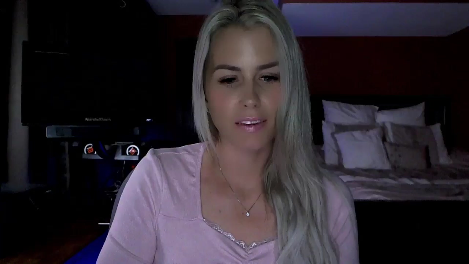 Gallery image thumbnail from Cora9's myfreecams stream on, 06/19/2024, 04:12 image 9 of 20