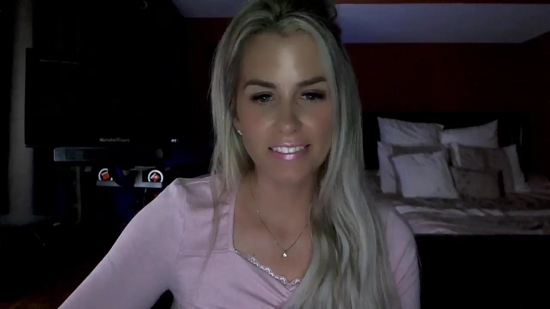 Gallery image thumbnail from Cora9's myfreecams stream on, 06/19/2024, 04:36 image 9 of 20