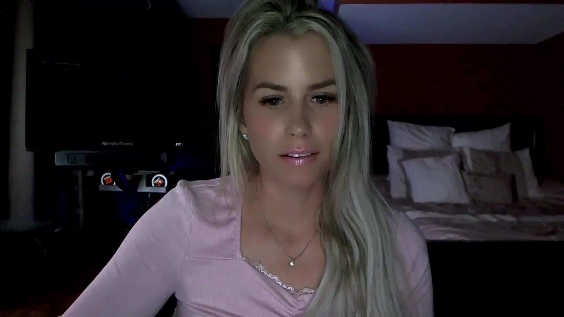 Gallery image thumbnail from Cora9's myfreecams stream on, 06/19/2024, 04:36 image 2 of 20