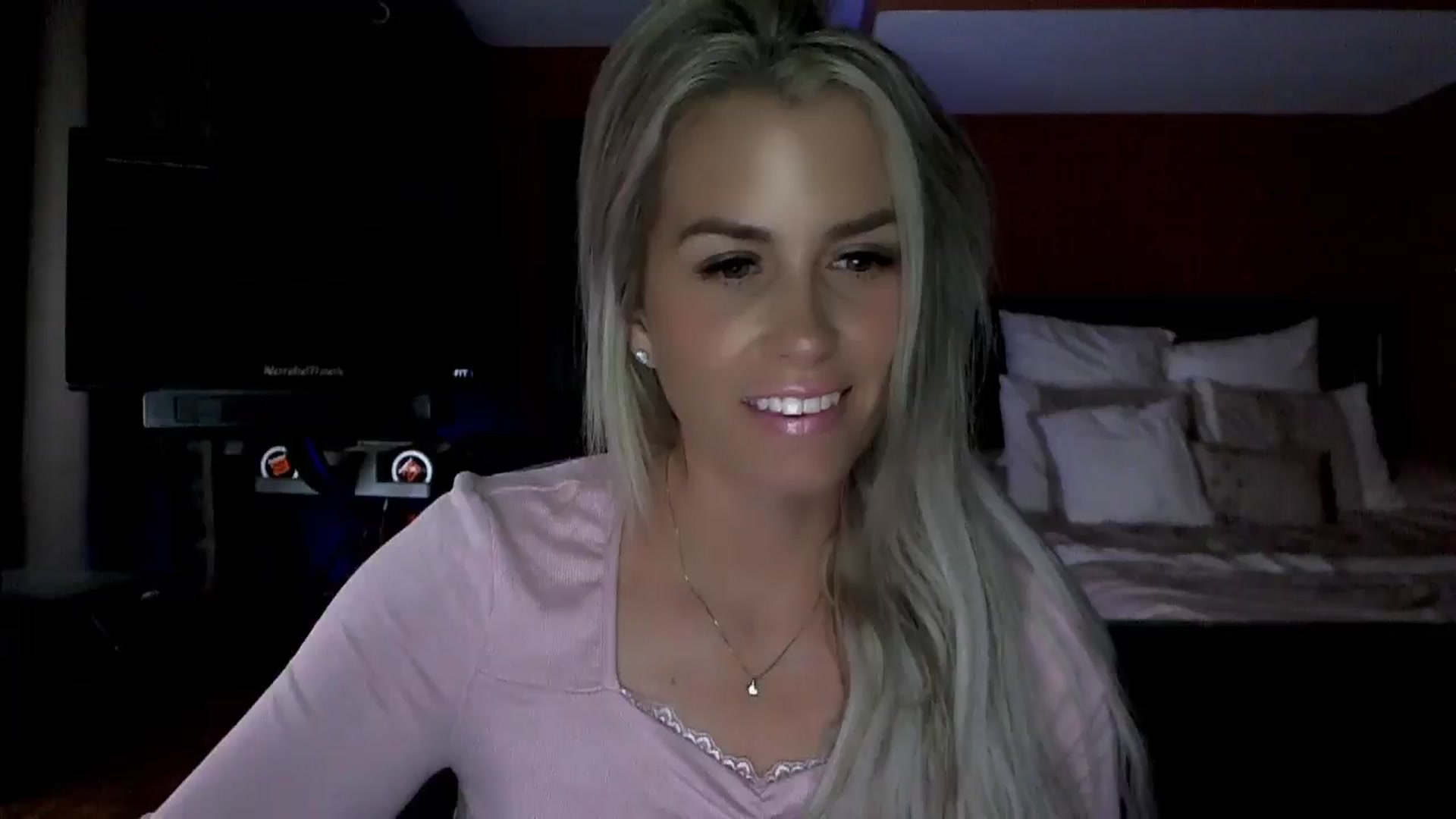 Gallery image thumbnail from Cora9's myfreecams stream on, 06/19/2024, 04:36 image 1 of 20