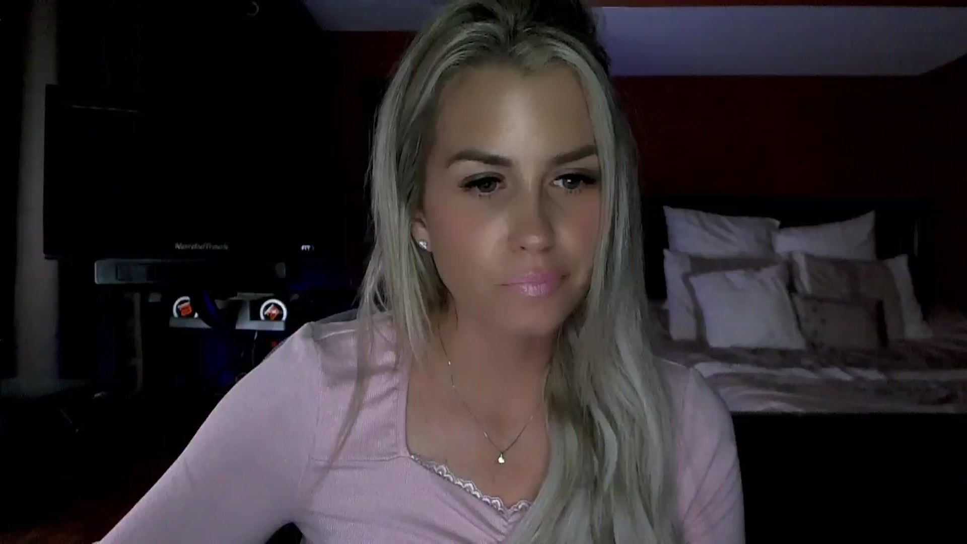 Gallery image thumbnail from Cora9's myfreecams stream on, 06/19/2024, 04:36 image 14 of 20