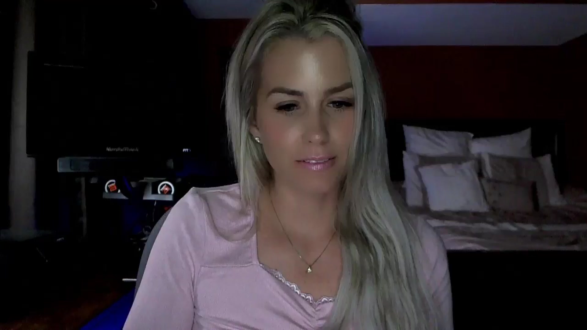 Gallery image thumbnail from Cora9's myfreecams stream on, 06/19/2024, 04:36 image 4 of 20