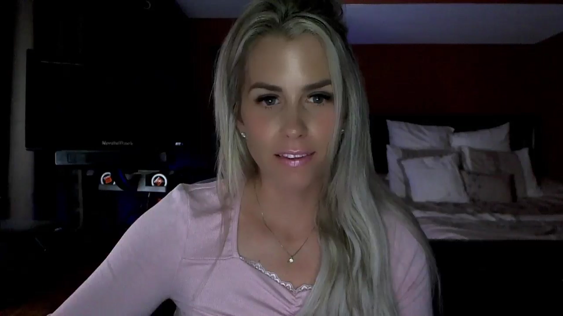 Gallery image thumbnail from Cora9's myfreecams stream on, 06/19/2024, 04:36 image 7 of 20