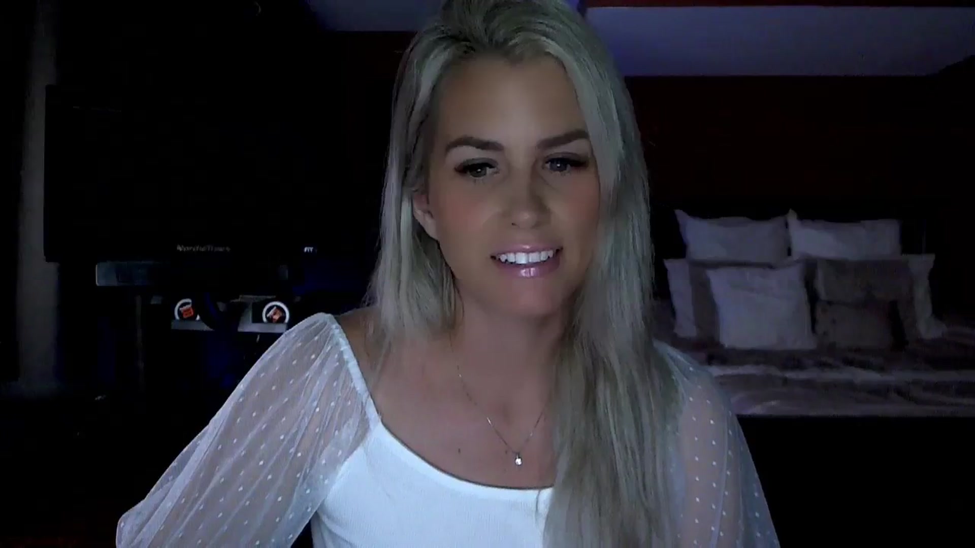 Gallery image thumbnail from Cora9's myfreecams stream on, 06/20/2024, 04:43 image 2 of 20