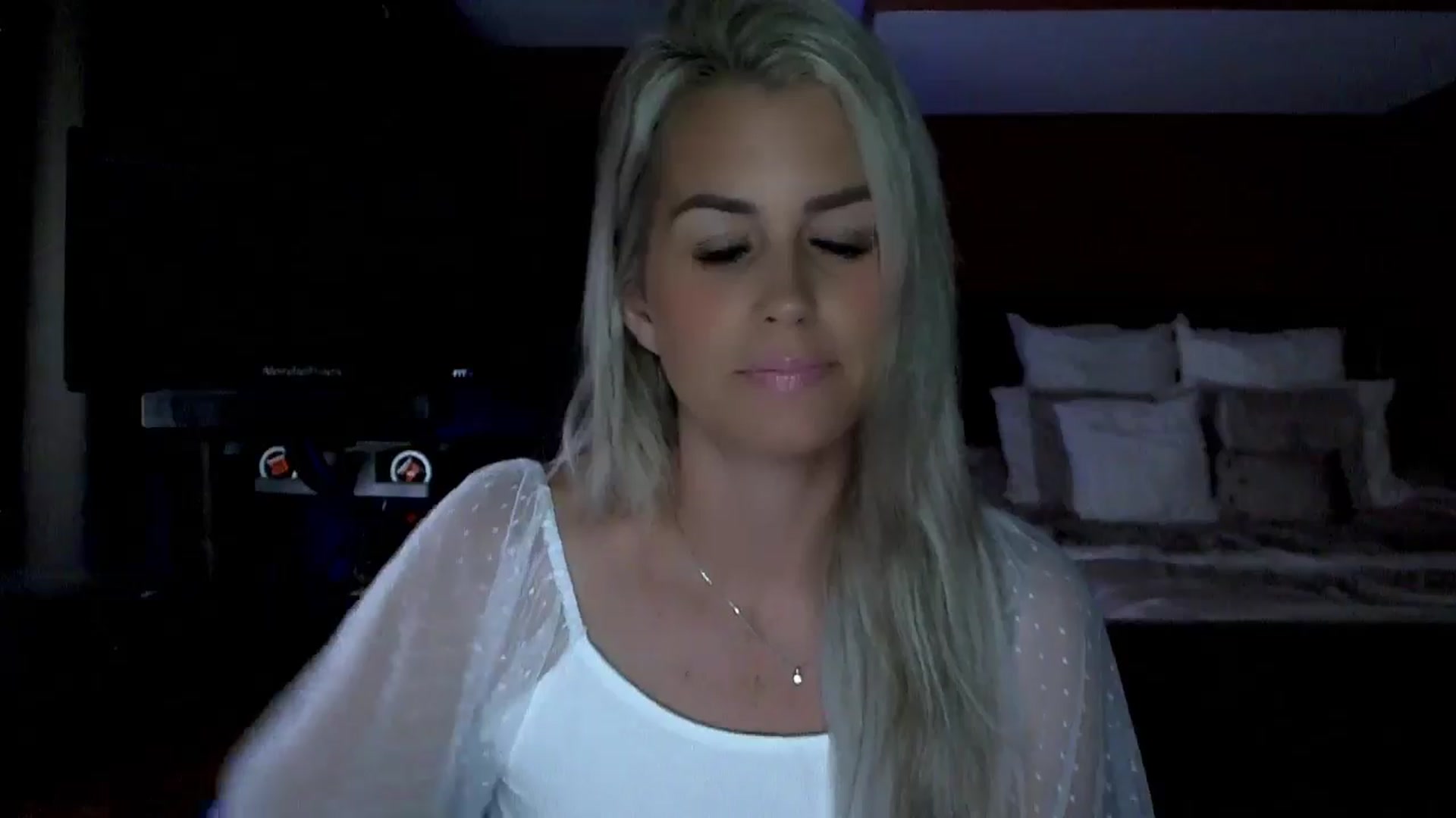 Gallery image thumbnail from Cora9's myfreecams stream on, 06/20/2024, 04:43 image 12 of 20