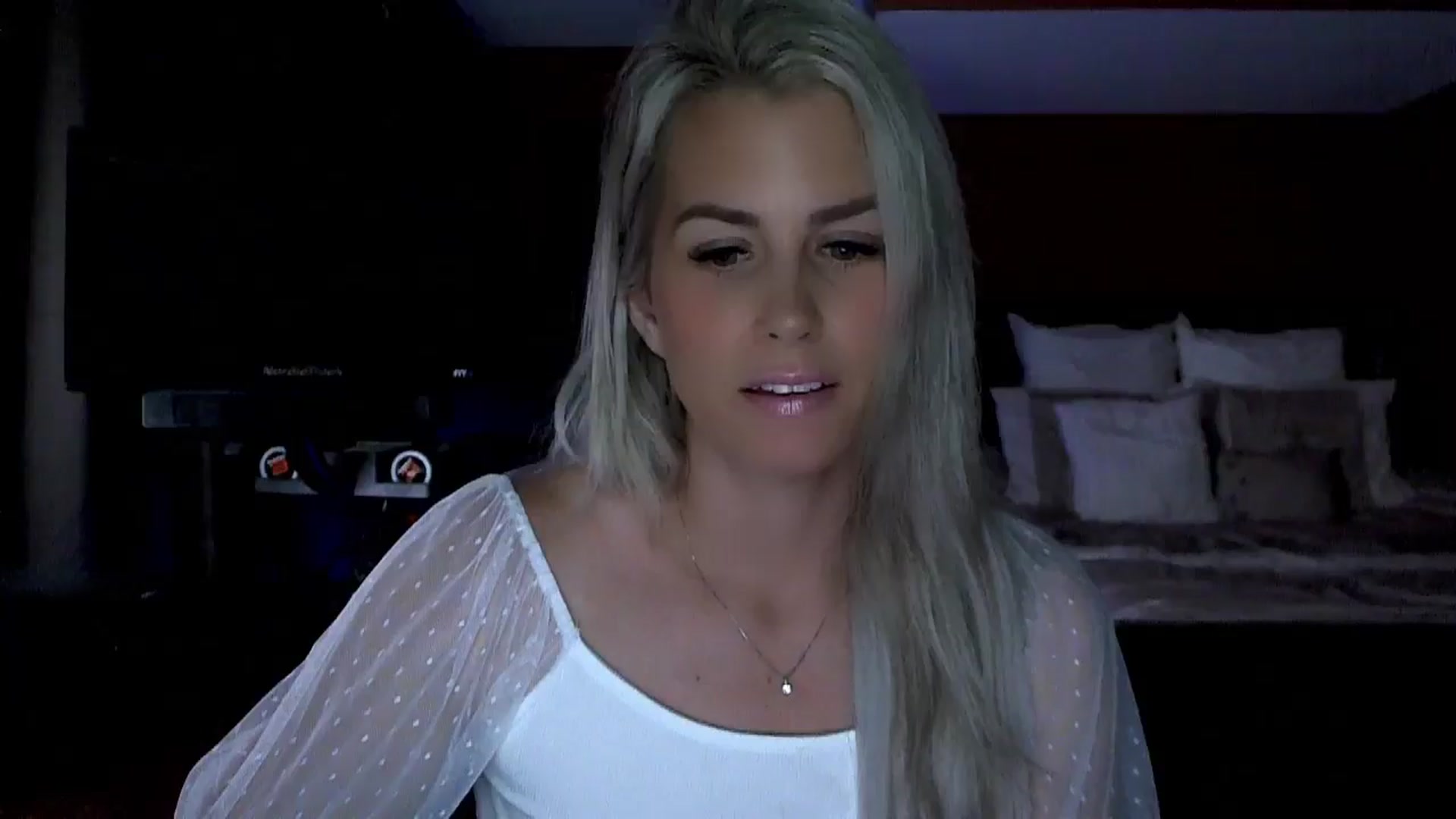 Gallery image thumbnail from Cora9's myfreecams stream on, 06/20/2024, 04:43 image 6 of 20
