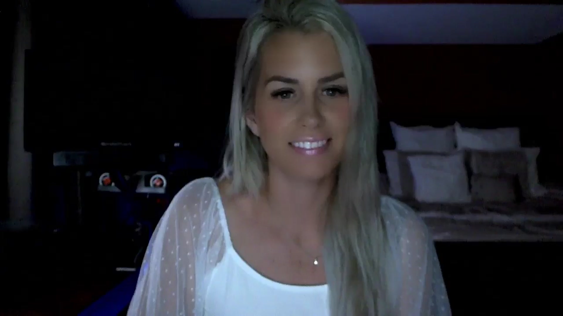 Gallery image thumbnail from Cora9's myfreecams stream on, 06/20/2024, 04:43 image 10 of 20