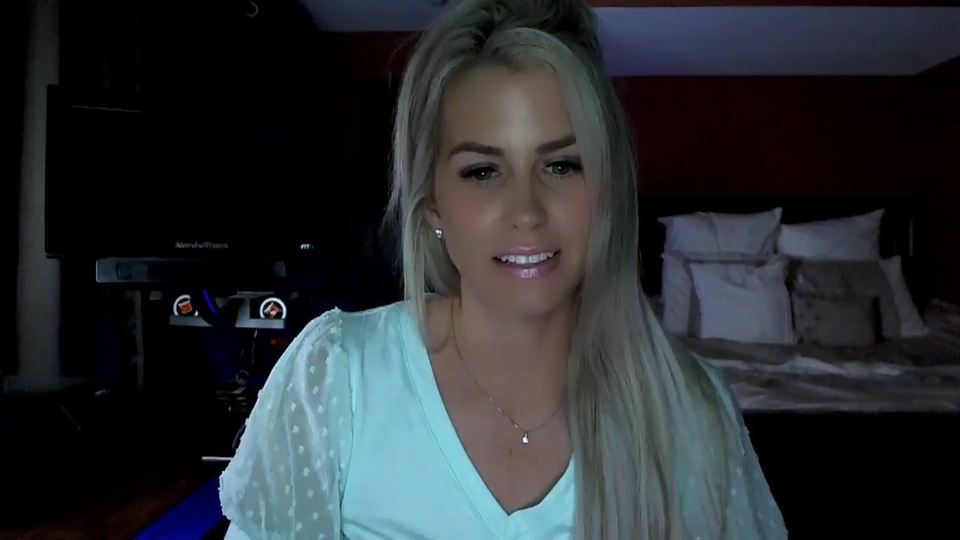 Gallery image thumbnail from Cora9's myfreecams stream on, 06/21/2024, 03:59 image 3 of 20