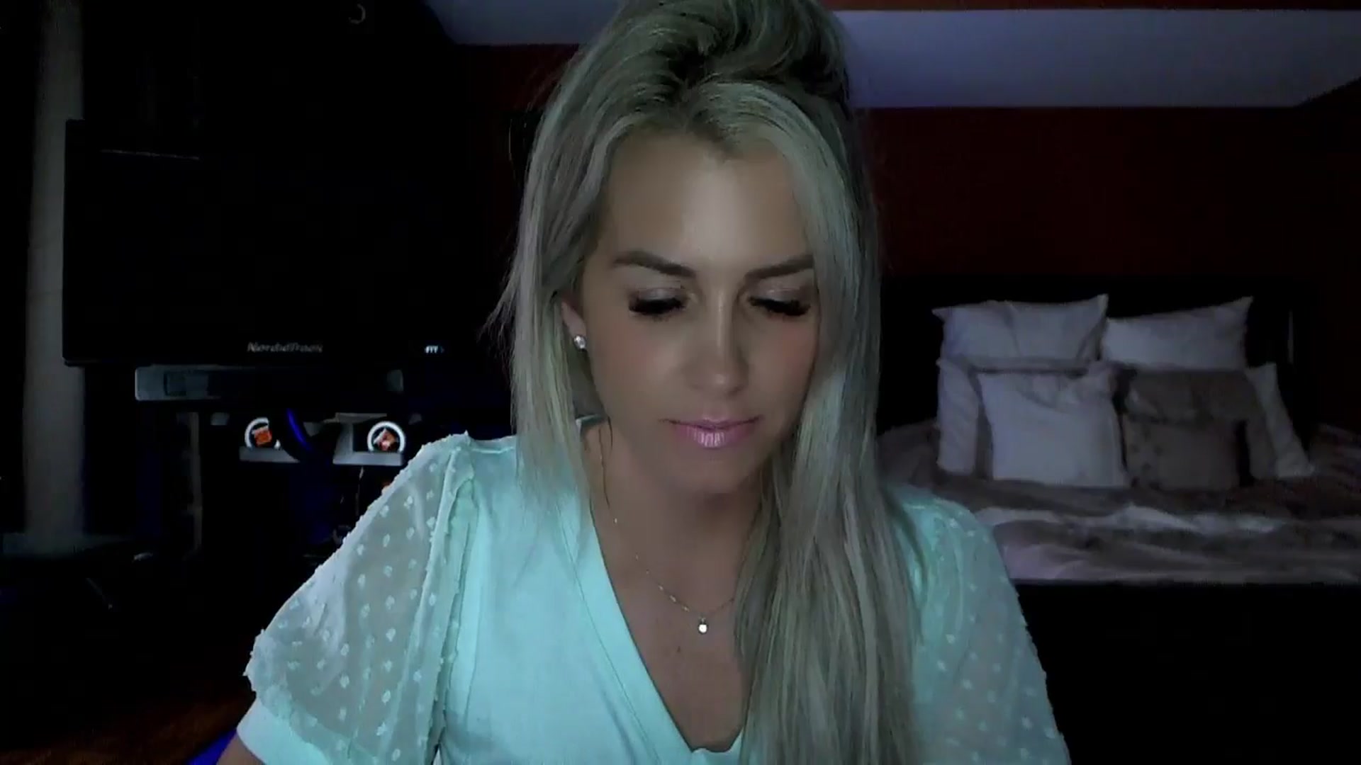 Gallery image thumbnail from Cora9's myfreecams stream on, 06/21/2024, 03:59 image 12 of 20