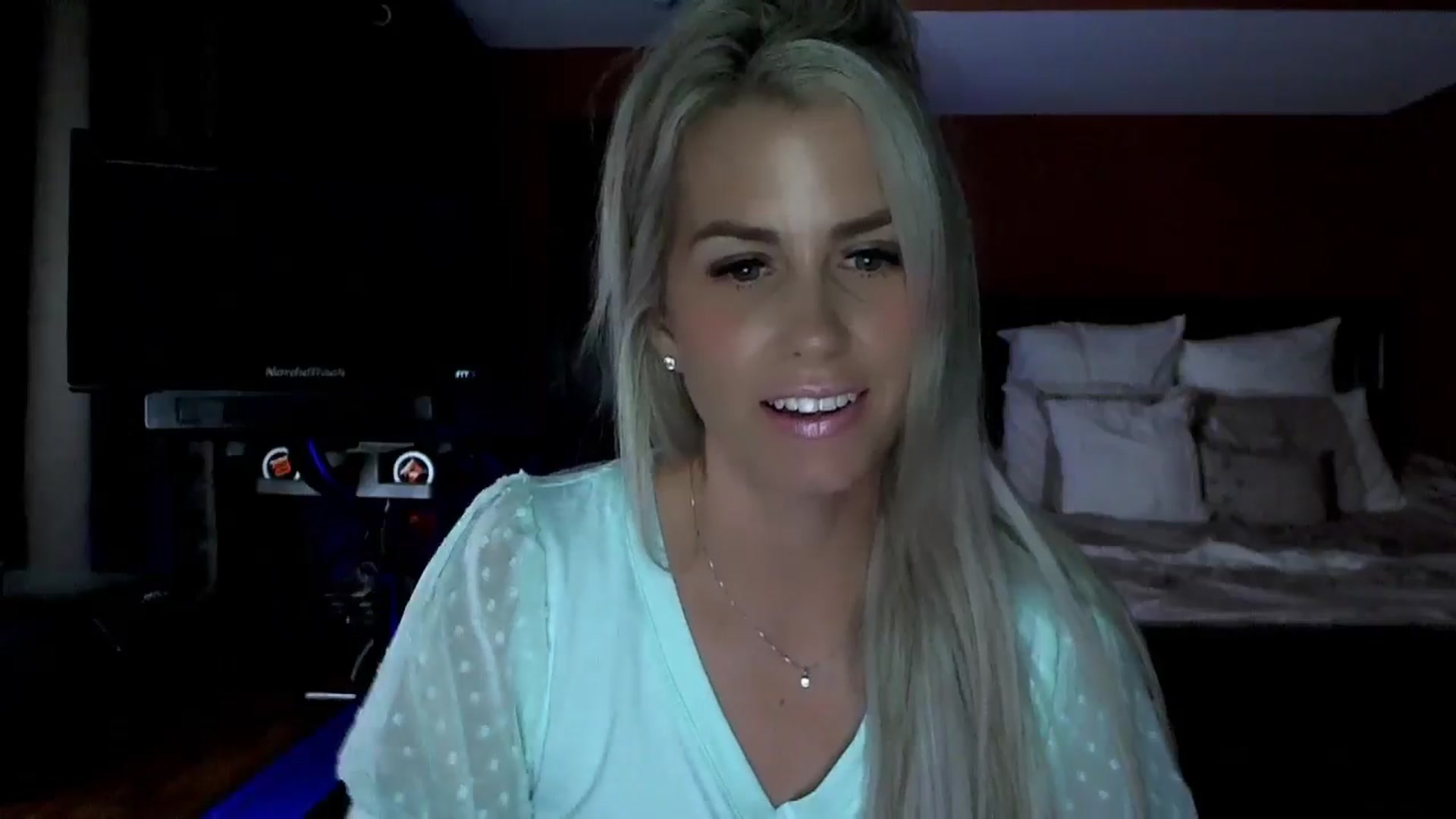 Gallery image thumbnail from Cora9's myfreecams stream on, 06/21/2024, 03:59 image 5 of 20