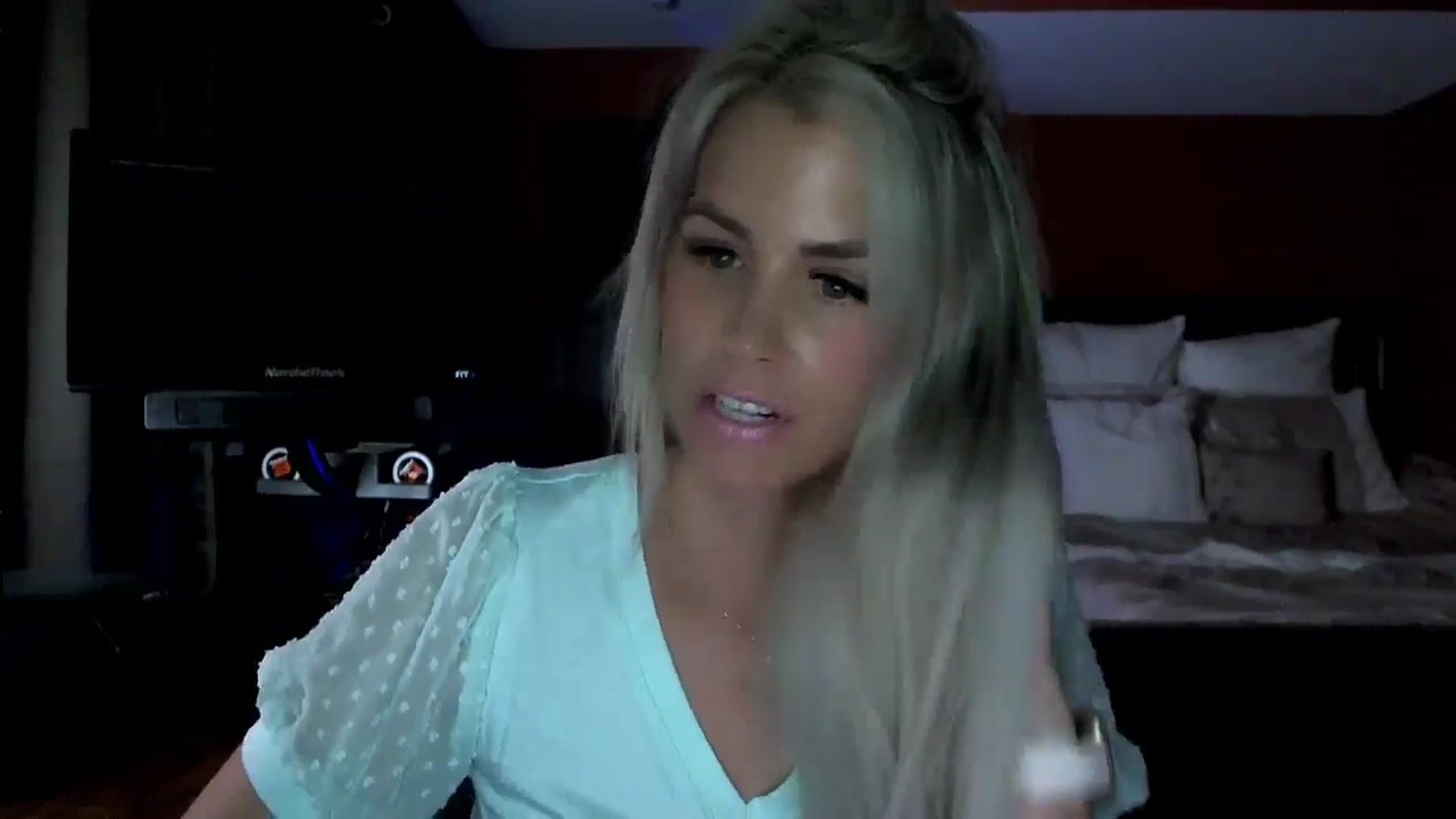 Gallery image thumbnail from Cora9's myfreecams stream on, 06/21/2024, 03:59 image 11 of 20