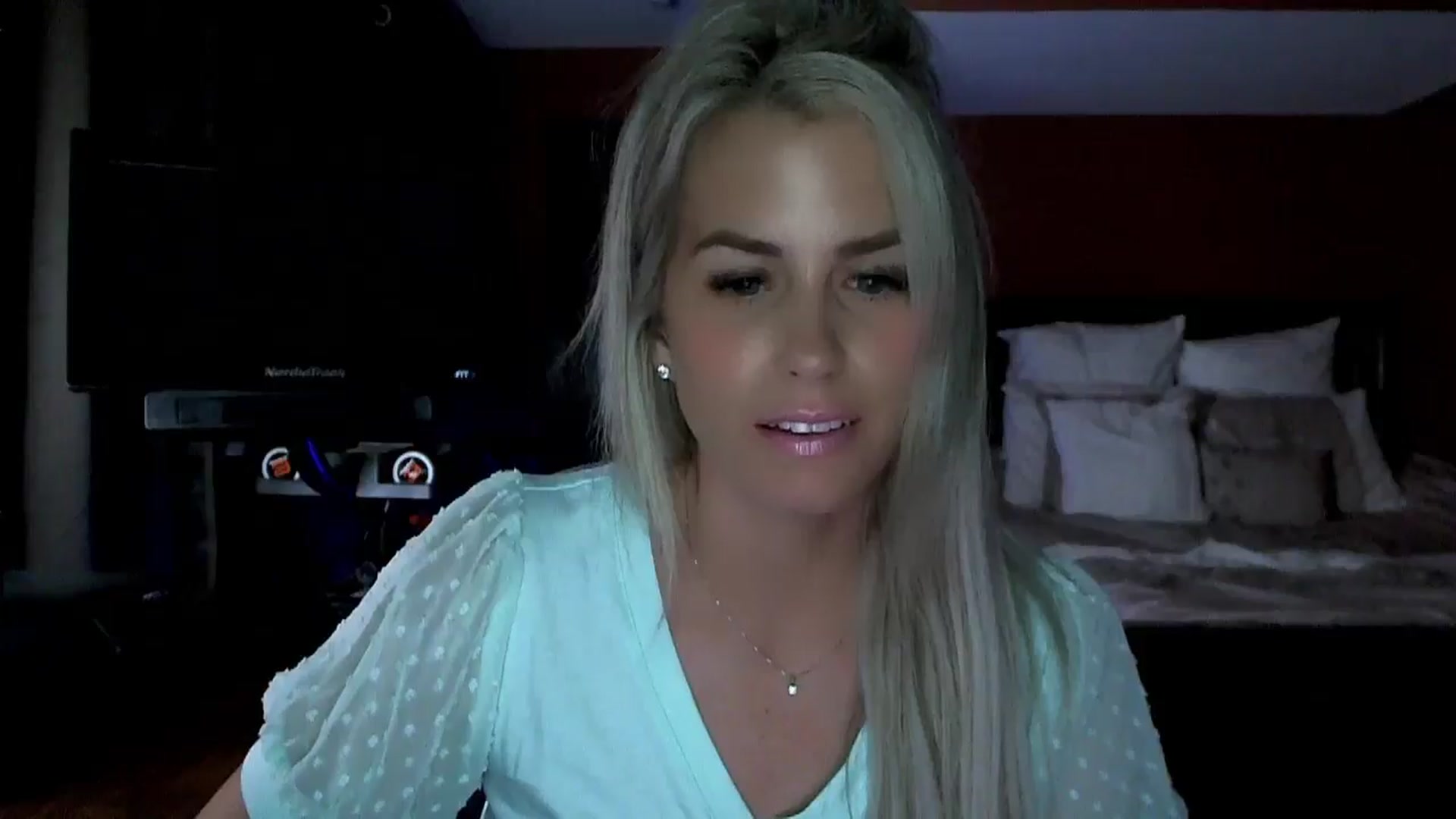 Gallery image thumbnail from Cora9's myfreecams stream on, 06/21/2024, 03:59 image 10 of 20