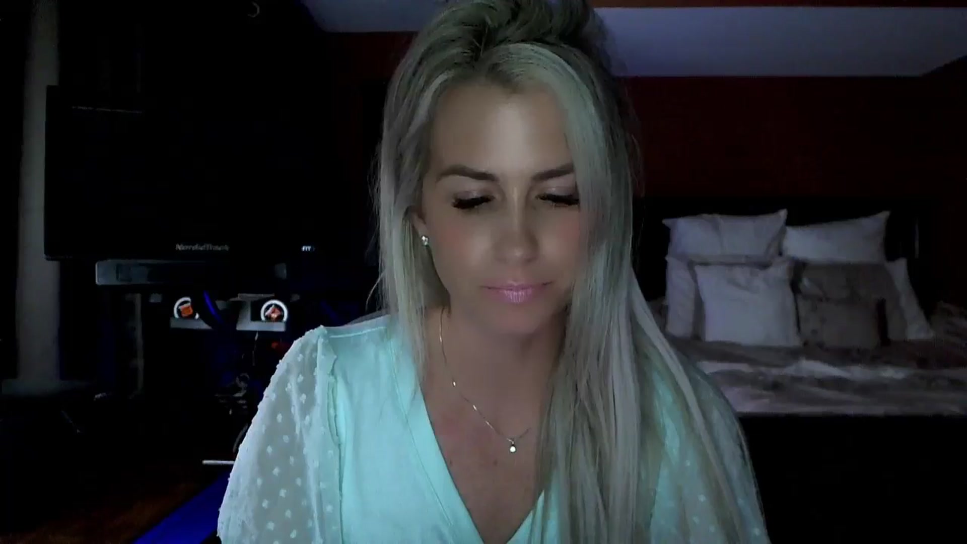 Gallery image thumbnail from Cora9's myfreecams stream on, 06/21/2024, 03:59 image 16 of 20
