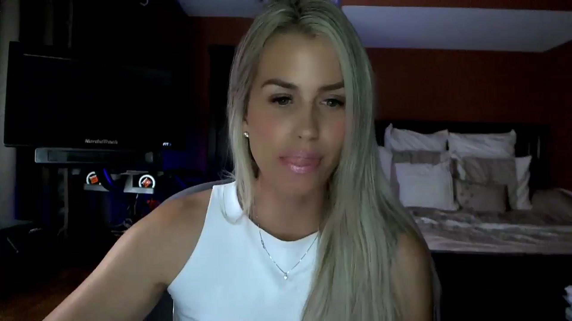 Gallery image thumbnail from Cora9's myfreecams stream on, 06/26/2024, 03:59 image 17 of 20