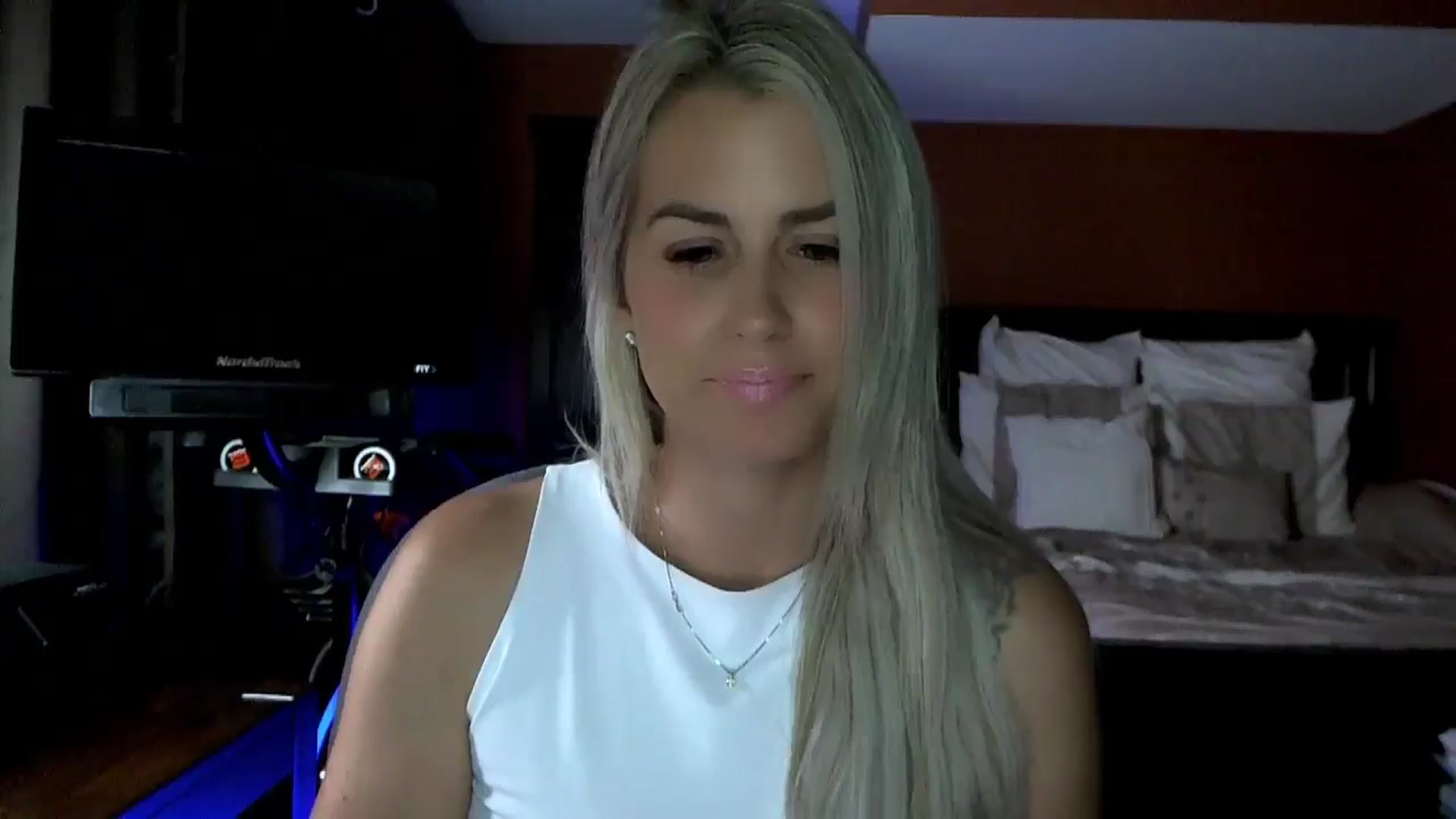Gallery image thumbnail from Cora9's myfreecams stream on, 06/26/2024, 03:59 image 8 of 20