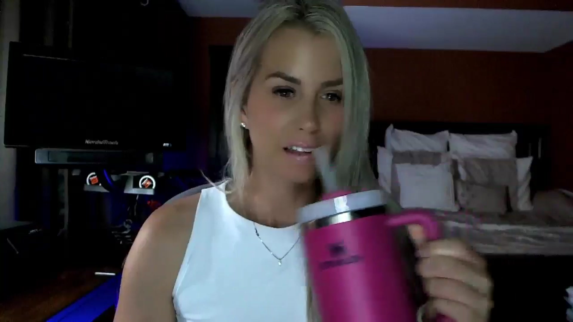 Gallery image thumbnail from Cora9's myfreecams stream on, 06/26/2024, 03:59 image 11 of 20