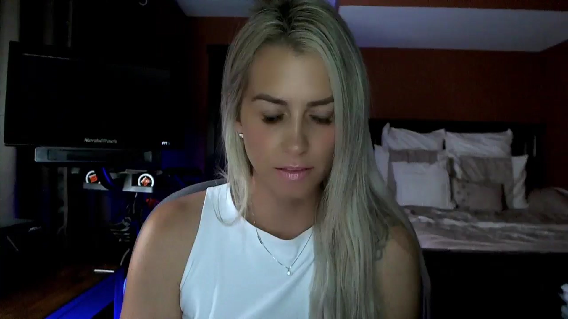 Gallery image thumbnail from Cora9's myfreecams stream on, 06/26/2024, 03:59 image 19 of 20