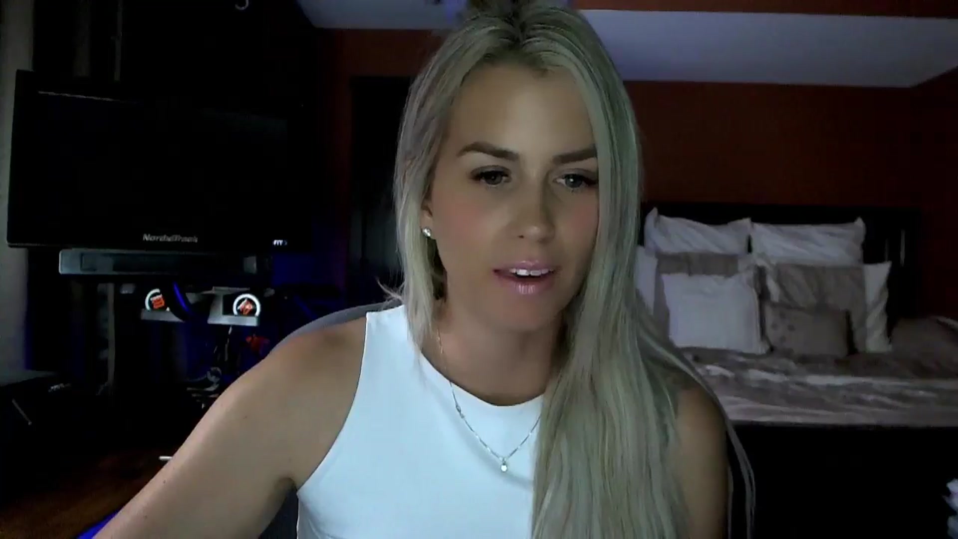 Gallery image thumbnail from Cora9's myfreecams stream on, 06/26/2024, 03:59 image 5 of 20
