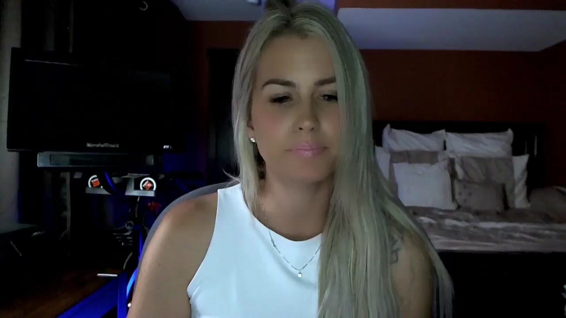 Gallery image thumbnail from Cora9's myfreecams stream on, 06/26/2024, 03:59 image 3 of 20