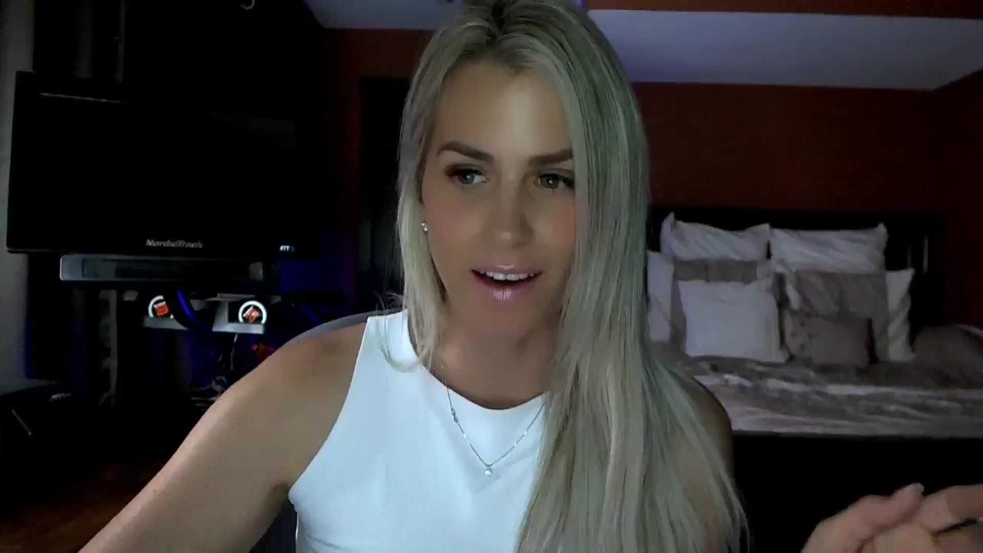 Gallery image thumbnail from Cora9's myfreecams stream on, 06/26/2024, 03:59 image 16 of 20