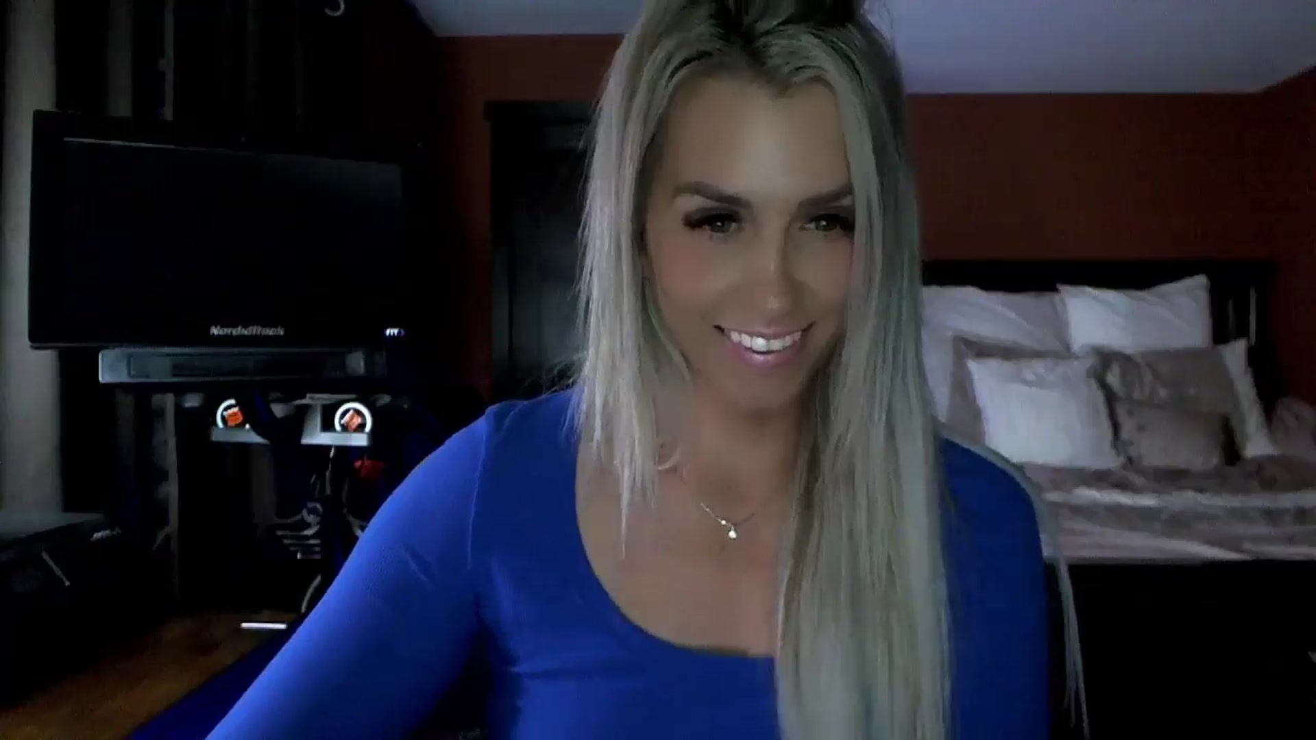 Gallery image thumbnail from Cora9's myfreecams stream on, 07/02/2024, 05:42 image 17 of 20