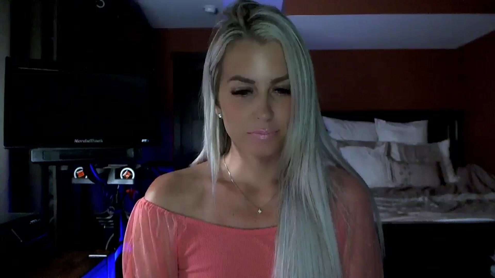 Gallery image thumbnail from Cora9's myfreecams stream on, 08/13/2024, 05:16 image 16 of 20