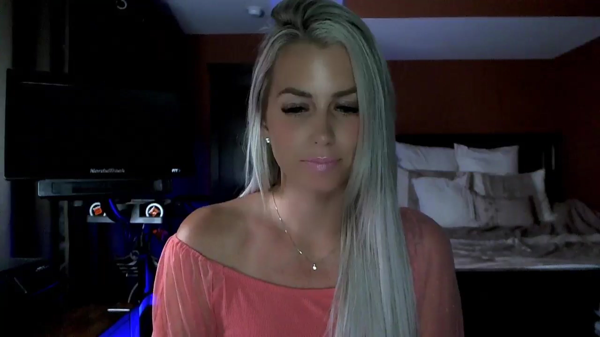 Gallery image thumbnail from Cora9's myfreecams stream on, 08/13/2024, 05:16 image 17 of 20