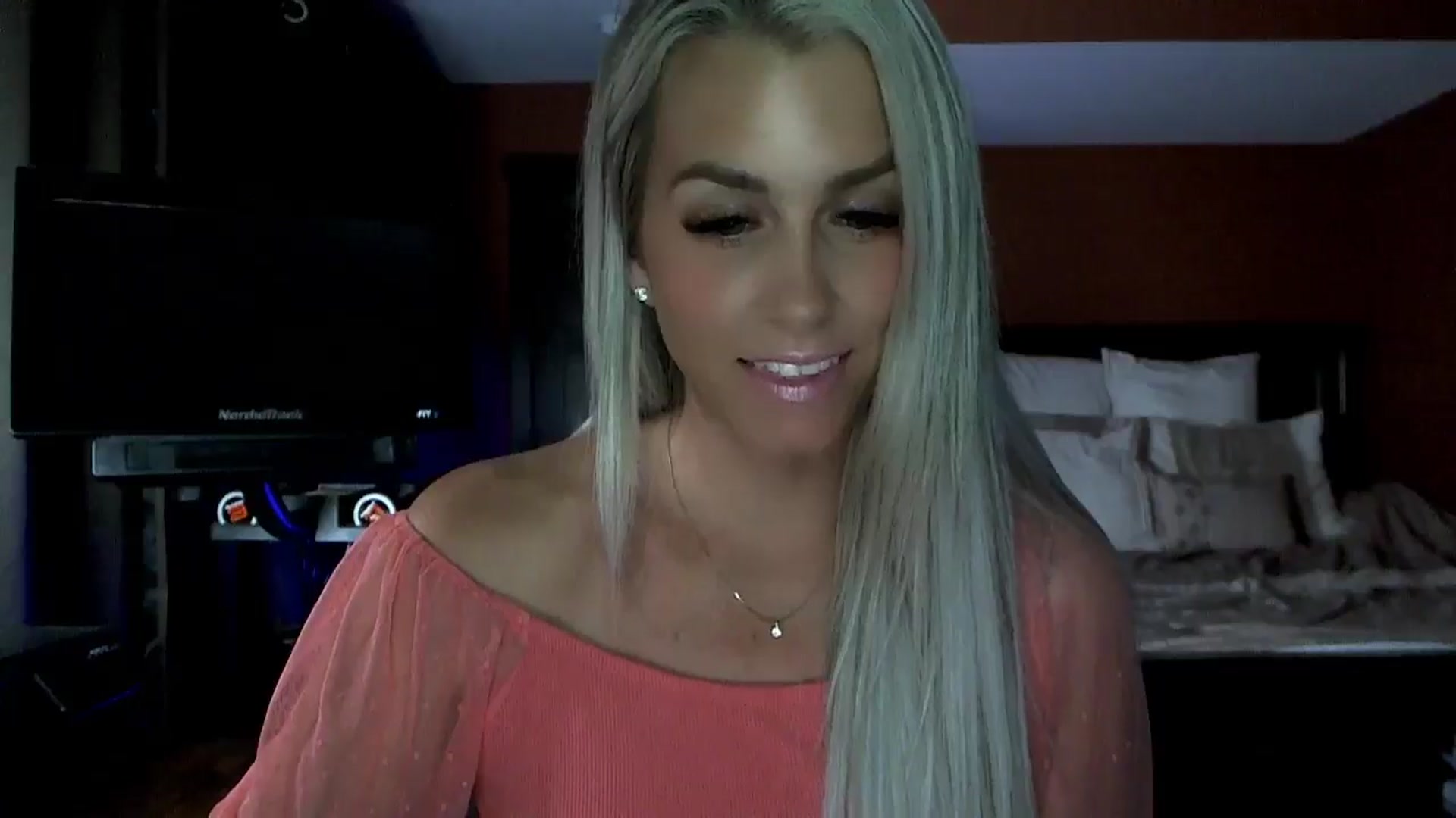 Gallery image thumbnail from Cora9's myfreecams stream on, 08/13/2024, 05:16 image 12 of 20