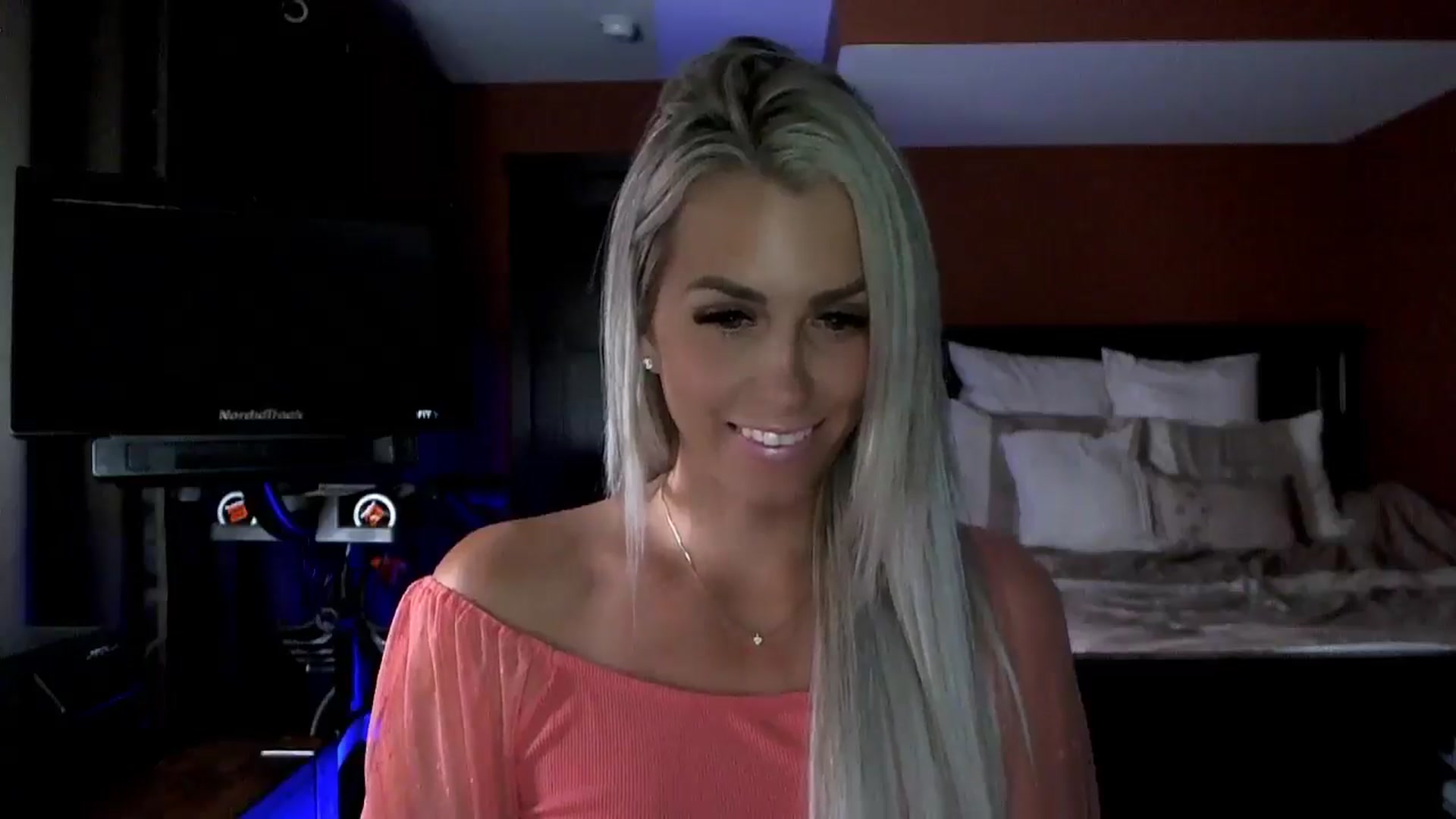 Gallery image thumbnail from Cora9's myfreecams stream on, 08/13/2024, 05:16 image 8 of 20