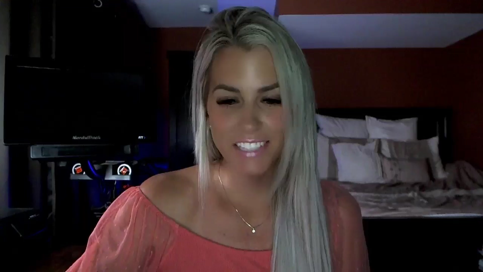 Gallery image thumbnail from Cora9's myfreecams stream on, 08/13/2024, 05:16 image 5 of 20