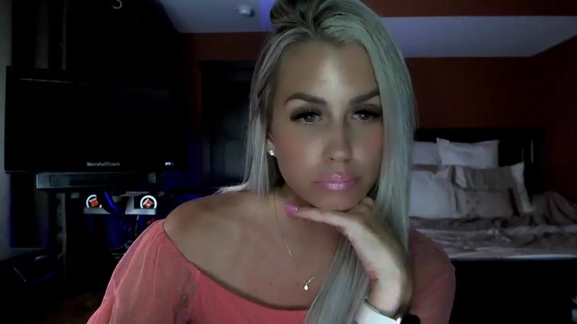 Gallery image thumbnail from Cora9's myfreecams stream on, 08/13/2024, 05:16 image 18 of 20