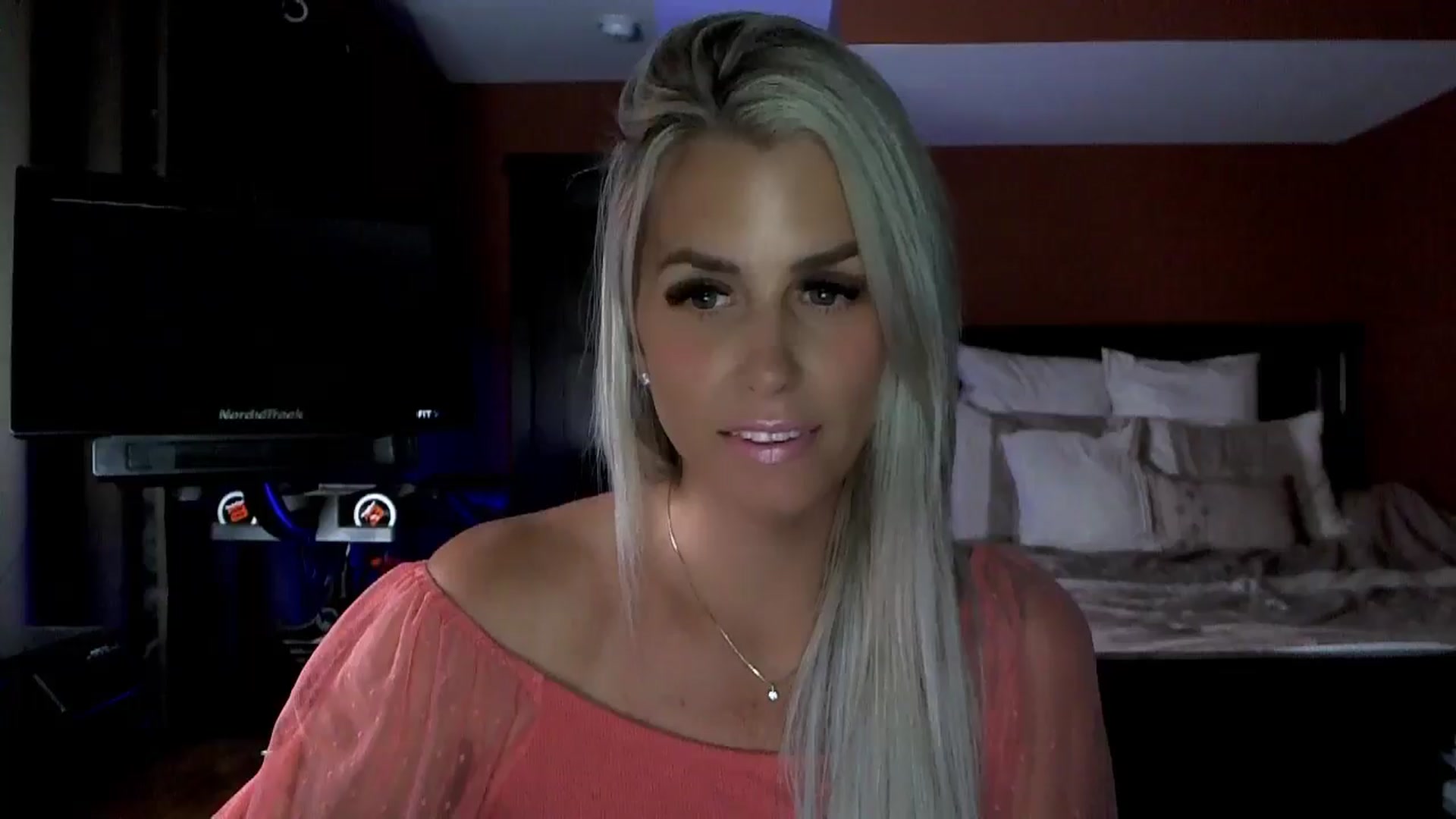Gallery image thumbnail from Cora9's myfreecams stream on, 08/13/2024, 05:16 image 4 of 20
