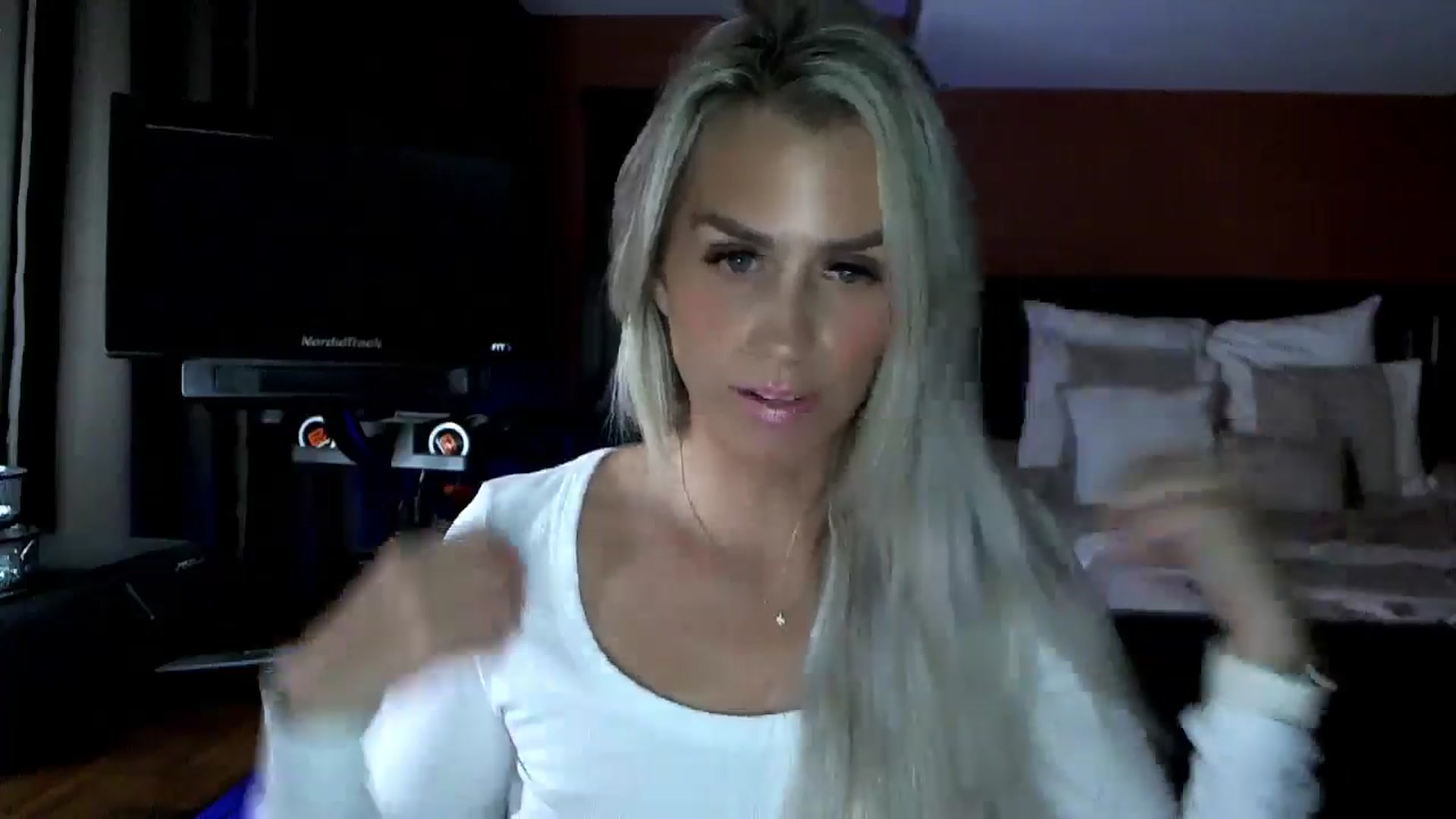Gallery image thumbnail from Cora9's myfreecams stream on, 09/24/2024, 03:40 image 9 of 20